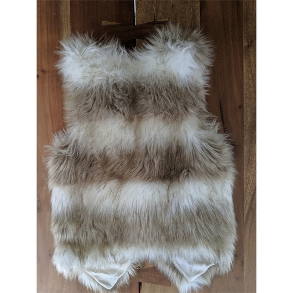 Skies Are Blue Buster Faux Fur Vest - Picture 4 of 7